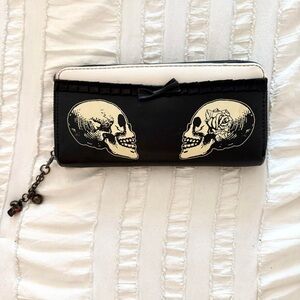 Black and White Skull Design Women's Wallet